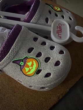 Capelli New York size 5 glow in the dark kids shoes